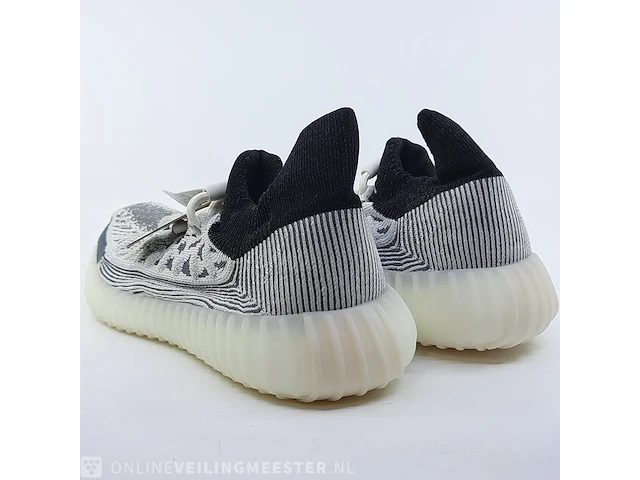 Paar sneakers, maat 44 2/3 adidas, yeezy 350 v2 cmpct - afbeelding 8 van  10