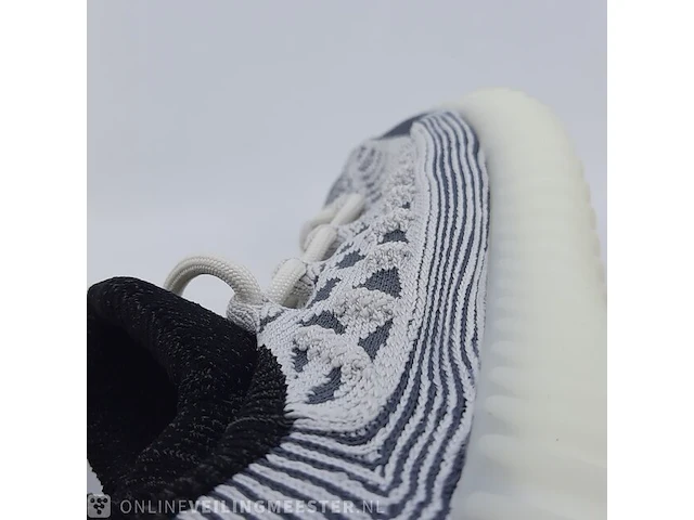 Paar sneakers, maat 44 2/3 adidas, yeezy 350 v2 cmpct - afbeelding 9 van  10