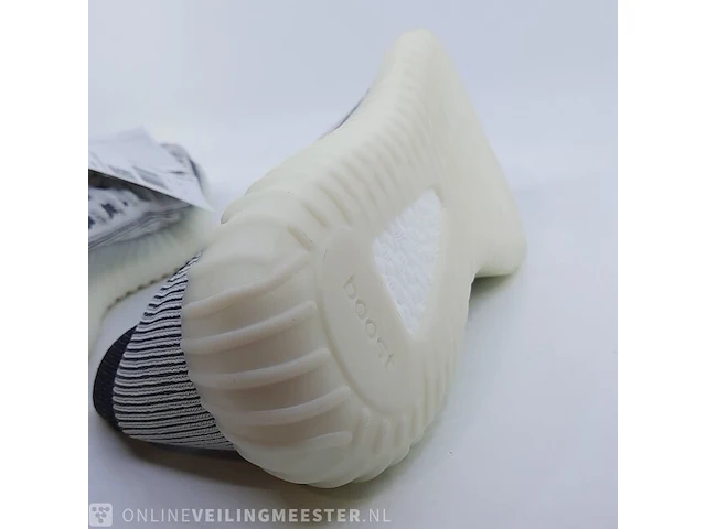 Paar sneakers, maat 44 2/3 adidas, yeezy 350 v2 cmpct - afbeelding 10 van  10