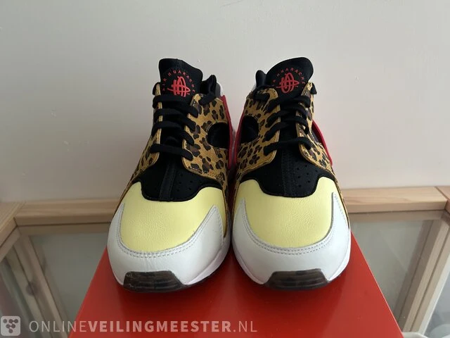 Paar sneakers maat 44 nike, air huarache snkrs day - afbeelding 3 van  5