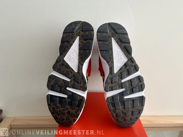 Paar sneakers maat 44 nike, air huarache snkrs day - afbeelding 4 van  5