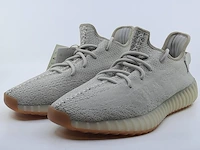 Paar sneakers, maat 45 1/3 adidas, yeezy boost 350 v2 f99710 - afbeelding 1 van  11