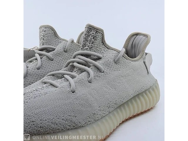 Paar sneakers, maat 45 1/3 adidas, yeezy boost 350 v2 f99710 - afbeelding 5 van  11