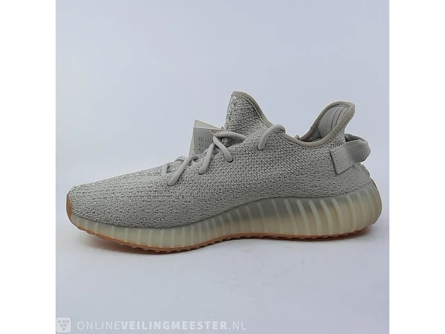 Paar sneakers, maat 45 1/3 adidas, yeezy boost 350 v2 f99710 - afbeelding 7 van  11