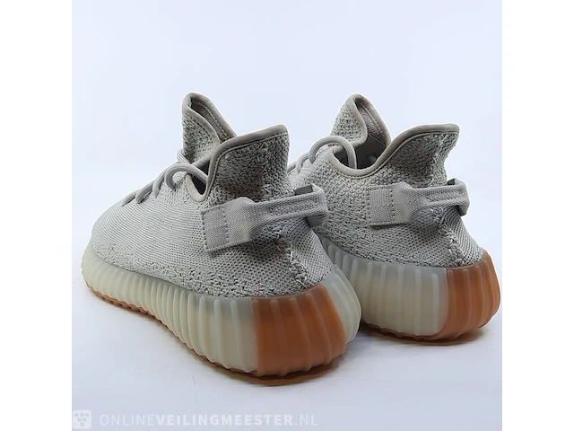 Paar sneakers, maat 45 1/3 adidas, yeezy boost 350 v2 f99710 - afbeelding 8 van  11