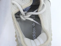 Paar sneakers, maat 45 1/3 adidas, yeezy boost 350 v2 f99710 - afbeelding 10 van  11
