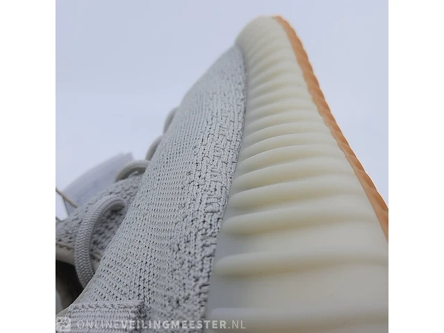 Paar sneakers, maat 45 1/3 adidas, yeezy boost 350 v2 f99710 - afbeelding 11 van  11