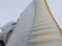 Paar sneakers, maat 45 1/3 adidas, yeezy boost 350 v2 f99710 - afbeelding 11 van  11
