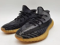 Paar sneakers, maat 45 1/3 adidas, yeezy boost fz5000 - afbeelding 1 van  8