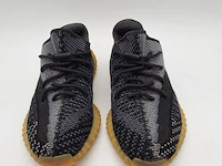 Paar sneakers, maat 45 1/3 adidas, yeezy boost fz5000 - afbeelding 2 van  8
