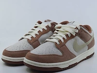 Paar sneakers, maat 45 nike, dunk low retro prm - dd1390-100