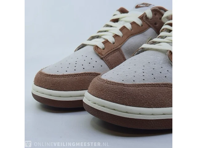 Paar sneakers, maat 45 nike, dunk low retro prm - dd1390-100 - afbeelding 3 van  10
