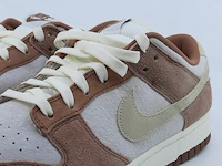 Paar sneakers, maat 45 nike, dunk low retro prm - dd1390-100 - afbeelding 4 van  10