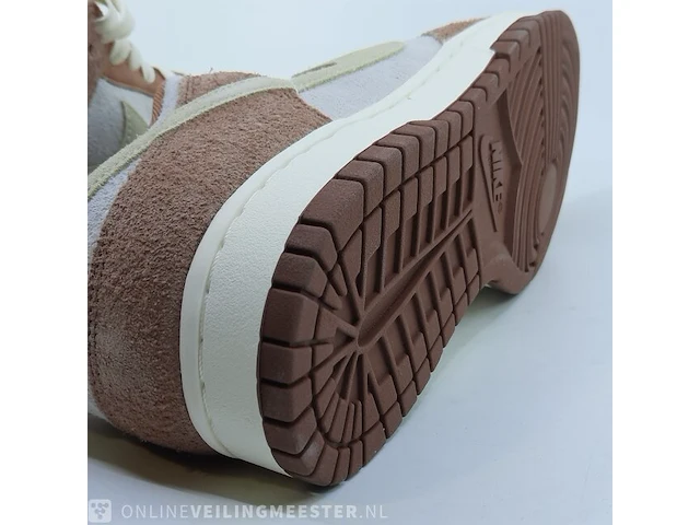 Paar sneakers, maat 45 nike, dunk low retro prm - dd1390-100 - afbeelding 10 van  10