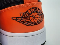 Paar sneakers, maat 46 nike, air jordan 1 low se - afbeelding 9 van  10