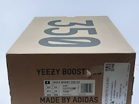 Paar sneakers, maat 47 1/3 adidas, yeezy boost 350 v2 gw2871 - afbeelding 3 van  11