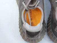 Paar sneakers, maat 47 1/3 adidas, yeezy boost 350 v2 gw2871 - afbeelding 9 van  11