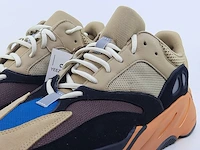 Paar sneakers, maat 48 2/3 adidas, yeezy boost 700 - afbeelding 3 van  9