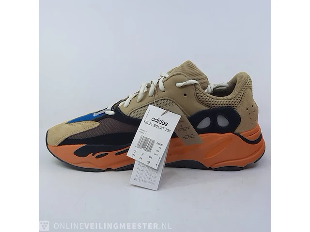 Paar sneakers, maat 48 2/3 adidas, yeezy boost 700 - afbeelding 4 van  9