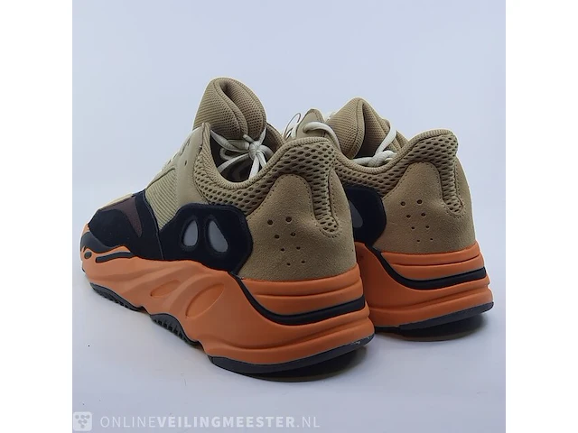 Paar sneakers, maat 48 2/3 adidas, yeezy boost 700 - afbeelding 6 van  9