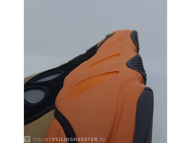Paar sneakers, maat 48 2/3 adidas, yeezy boost 700 - afbeelding 7 van  9