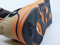 Paar sneakers, maat 48 2/3 adidas, yeezy boost 700 - afbeelding 8 van  9