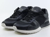 Paar sneakers, maat 6 louis vuitton, go 0241