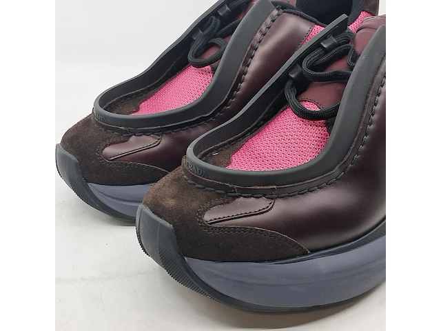 Paar sneakers, maat 6,5, prada - afbeelding 3 van  10