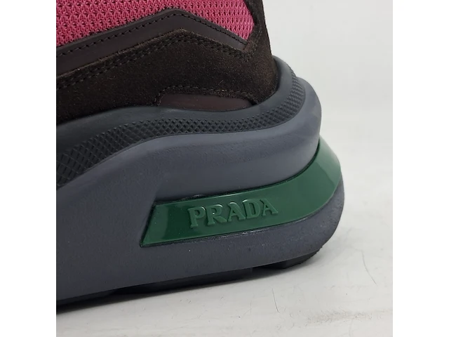 Paar sneakers, maat 6,5, prada - afbeelding 8 van  10