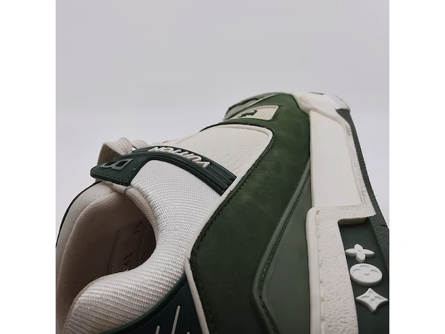 Paar sneakers, maat 7 1/2, louis vuitton, ld 02 53 - afbeelding 2 van  11
