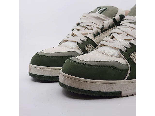 Paar sneakers, maat 7 1/2, louis vuitton, ld 02 53 - afbeelding 4 van  11