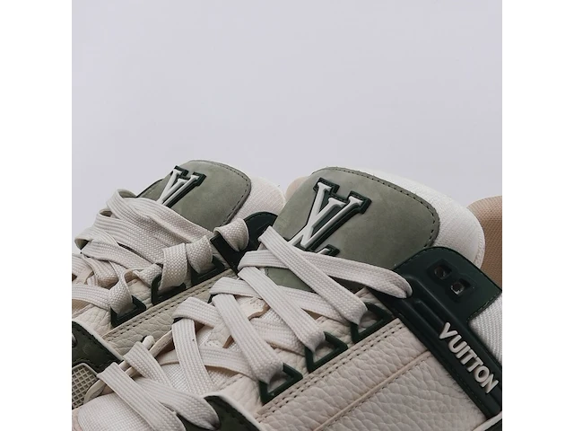 Paar sneakers, maat 7 1/2, louis vuitton, ld 02 53 - afbeelding 6 van  11