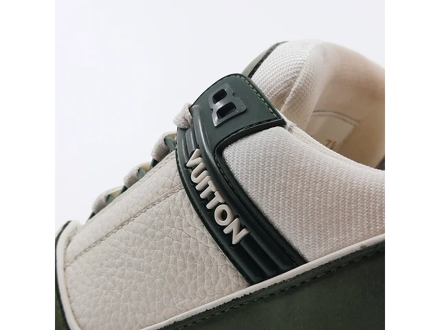 Paar sneakers, maat 7 1/2, louis vuitton, ld 02 53 - afbeelding 10 van  11
