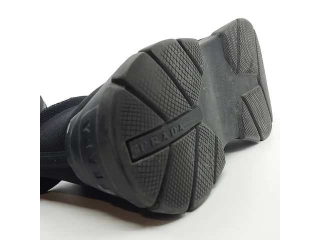 Paar sneakers, maat 7, prada - afbeelding 2 van  10