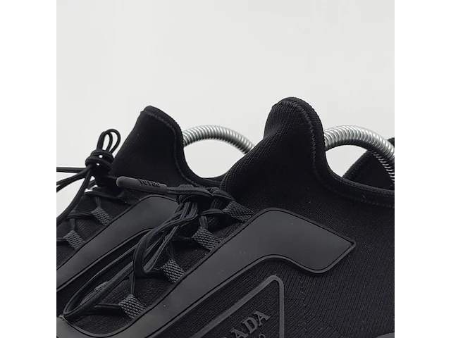 Paar sneakers, maat 7, prada - afbeelding 5 van  10