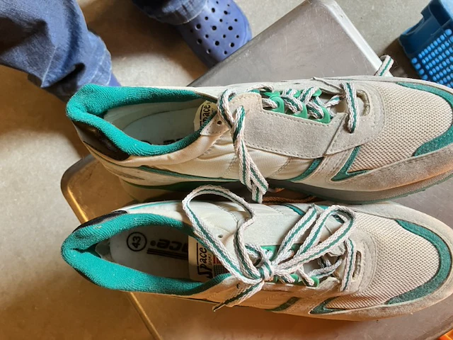 Paar sneakers mt 43 - afbeelding 4 van  11