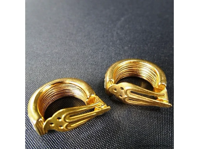 Paar vergulde oorsieraden met steentjes - afbeelding 3 van  3