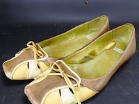 Paar wonderen damesschoenen - afbeelding 2 van  5