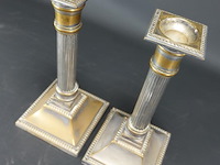 Paar zuilvormige sheffield-kandelaars uit de 18e eeuw - afbeelding 4 van  5