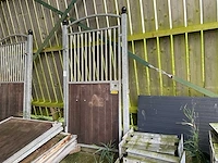 Paardenbox deur poort - afbeelding 2 van  5