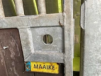 Paardenbox deur poort - afbeelding 4 van  5