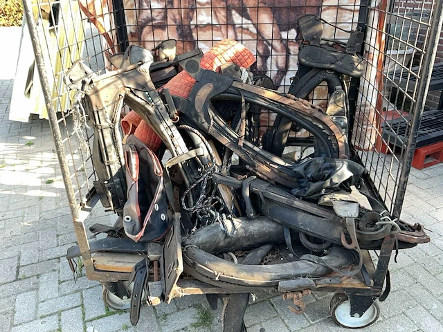 Paardenhamen, zadeldek en toebehoren - afbeelding 1 van  4
