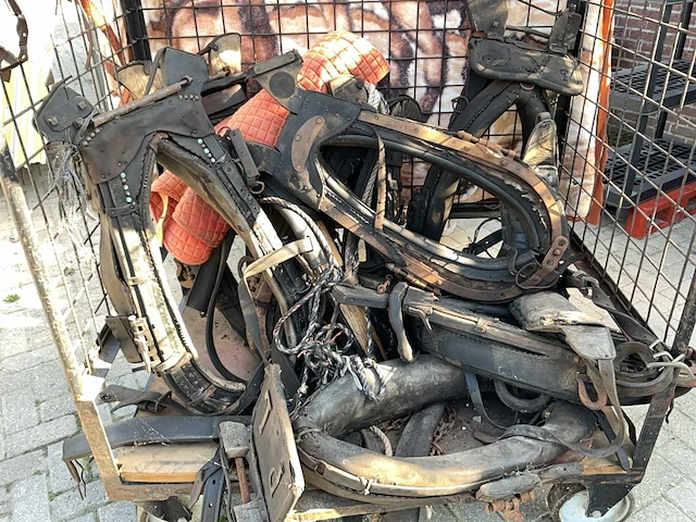 Paardenhamen, zadeldek en toebehoren - afbeelding 3 van  4