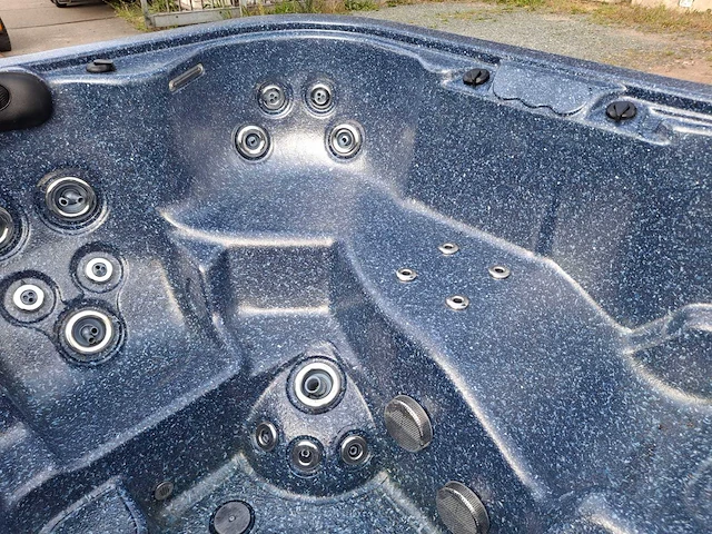 Pacific spa 5 persoons amerikaans jacuzzi en buitenspa - afbeelding 8 van  26