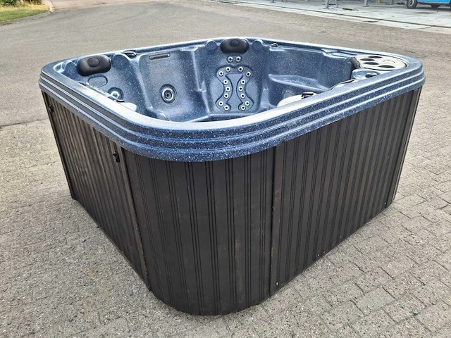 Pacific spa 5 persoons amerikaans jacuzzi en buitenspa - afbeelding 13 van  26