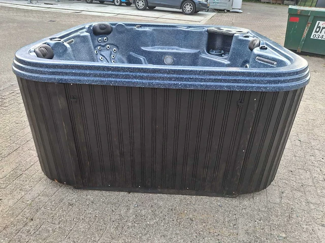 Pacific spa 5 persoons amerikaans jacuzzi en buitenspa - afbeelding 15 van  26