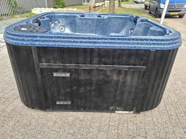 Pacific spa 5 persoons amerikaans jacuzzi en buitenspa - afbeelding 17 van  26