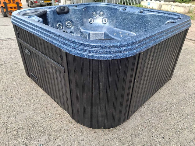 Pacific spa 5 persoons amerikaans jacuzzi en buitenspa - afbeelding 18 van  26