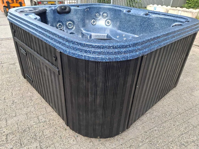 Pacific spa 5 persoons amerikaans jacuzzi en buitenspa - afbeelding 19 van  26