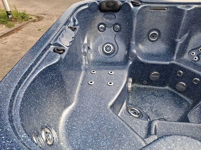 Pacific spa 5 persoons amerikaans jacuzzi en buitenspa - afbeelding 24 van  26